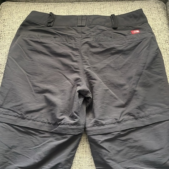 The Northface Women’s Convertible Paramount Cargo Trail Pants / Shorts size 8 - Picture 7 of 11